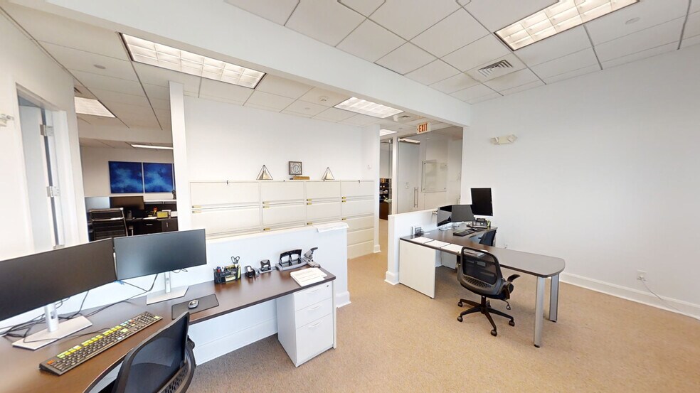 175 SW 7th St, Miami, FL à louer - Photo de l’immeuble – Image 3 sur 31