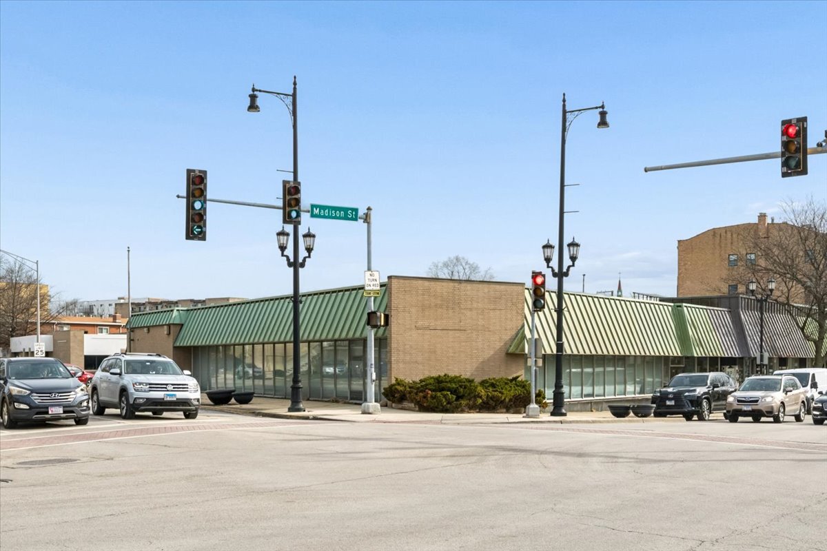 7525 W Madison St, Forest Park, IL à vendre Photo de l’immeuble– Image 1 sur 39