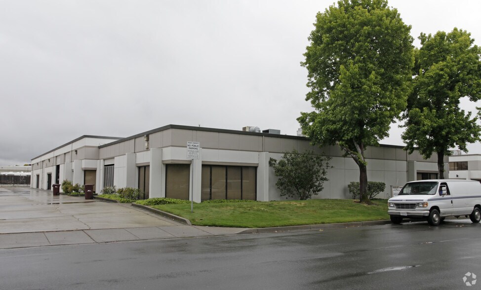 23762 Foley St, Hayward, CA à louer - Photo de l’immeuble – Image 1 sur 5
