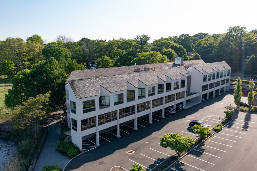 355 Riverside Ave, Westport, CT à louer - Photo de l’immeuble – Image 2 sur 4