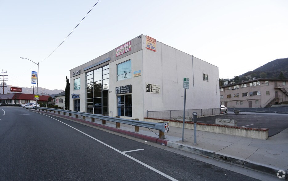 1528 Canada Blvd, Glendale, CA à louer - Photo de l’immeuble – Image 1 sur 11