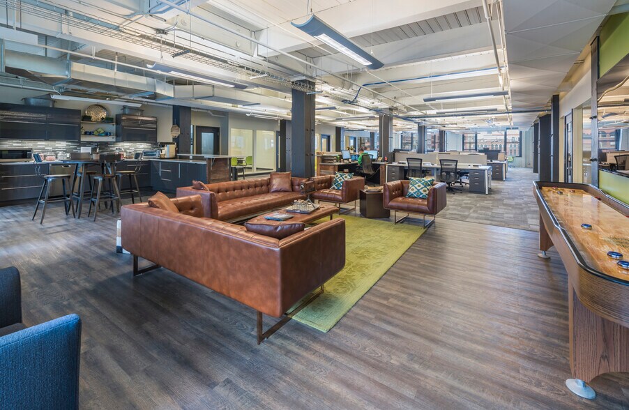 363 W Erie St, Chicago, IL à louer - Photo de l’immeuble – Image 2 sur 12