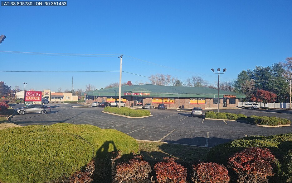 2025 Keeven Ln, Florissant, MO à louer - Photo de l’immeuble – Image 2 sur 8