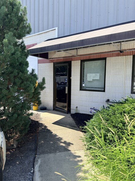 825 Dawson Dr, Newark, DE à louer - Photo de l’immeuble – Image 2 sur 9