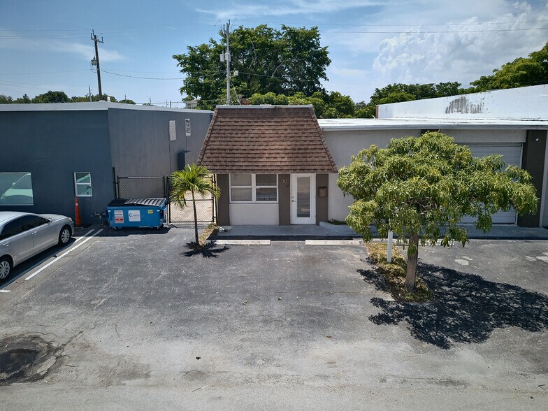 30 SW 5th Ct, Pompano Beach, FL à vendre - Photo de l’immeuble – Image 3 sur 15