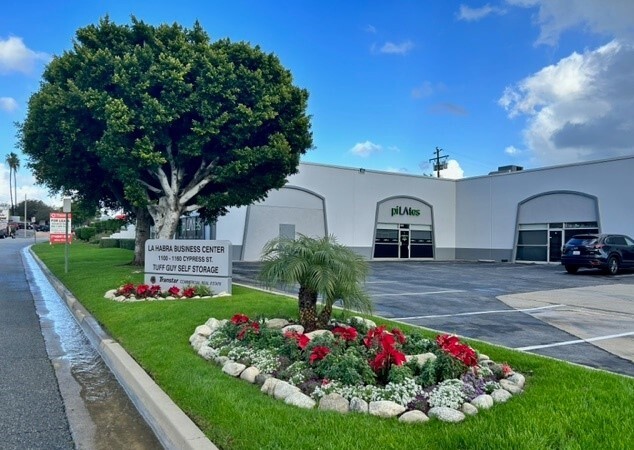 1100 S Cypress St, La Habra, CA à louer - Photo de l’immeuble – Image 2 sur 7