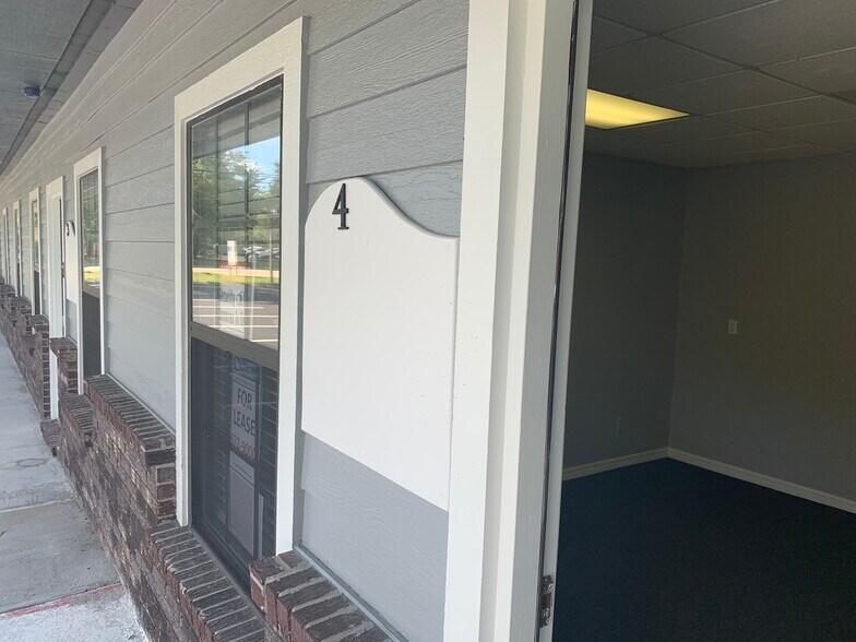 4243 Sunbeam Rd, Jacksonville, FL à louer - Photo de l’immeuble – Image 3 sur 14