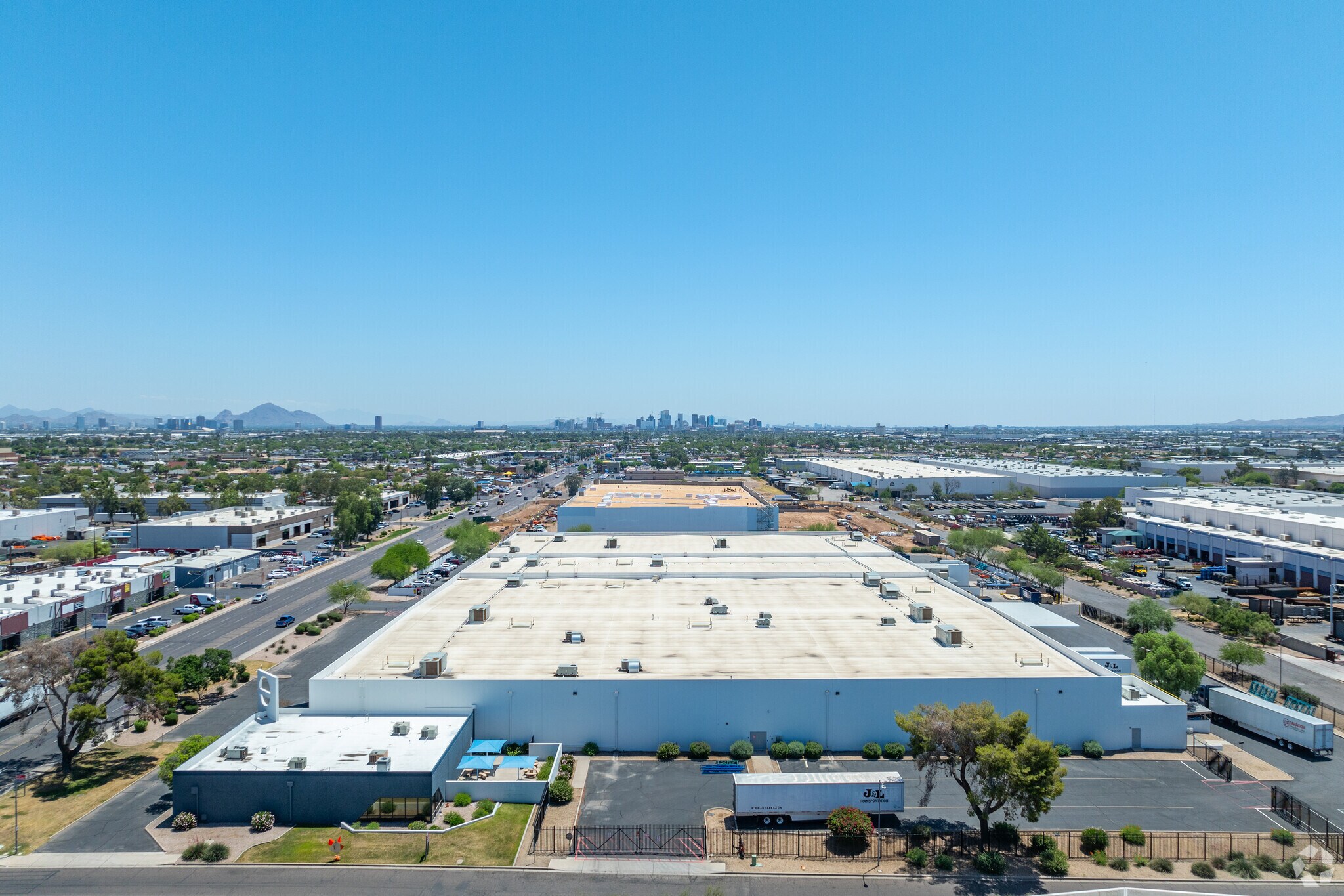 3865 W Van Buren St, Phoenix, AZ à louer Photo de l’immeuble– Image 1 sur 8