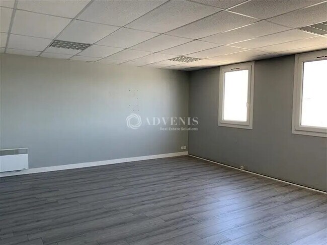 Plus de détails pour Bureau à vendre