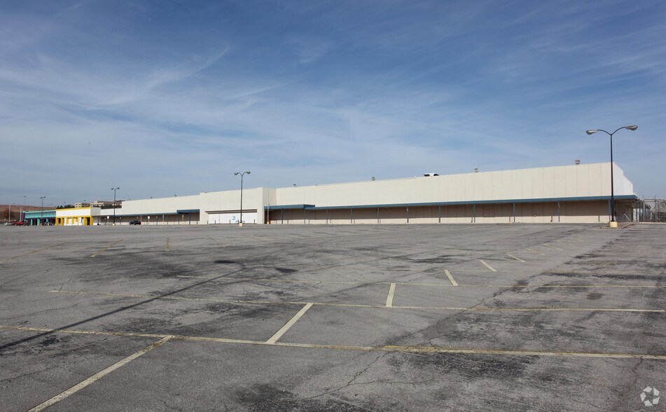 7100-7100 A Aaron Aronov Dr, Fairfield, AL à louer - Photo principale – Image 1 sur 7