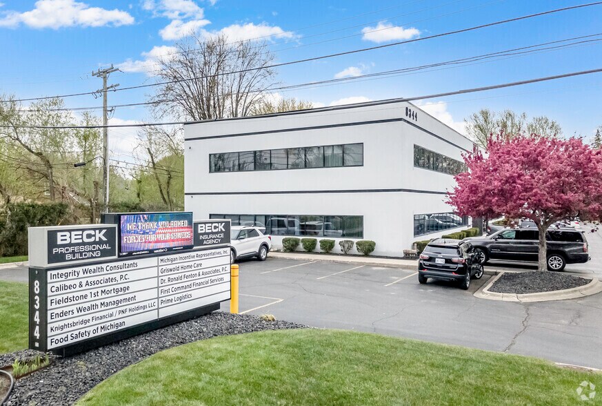 8344 Hall Rd, Utica, MI à louer - Photo de l’immeuble – Image 3 sur 5