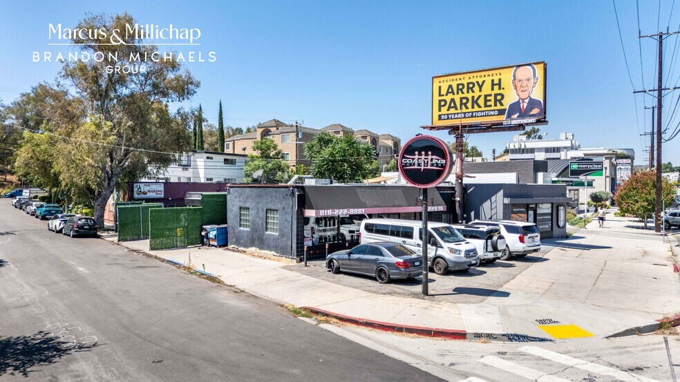 22836 Ventura Blvd, Woodland Hills, CA à vendre - Photo de l’immeuble – Image 3 sur 10