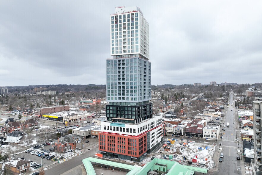 55 Dunlop St W, Barrie, ON à louer - Photo de l’immeuble – Image 2 sur 3