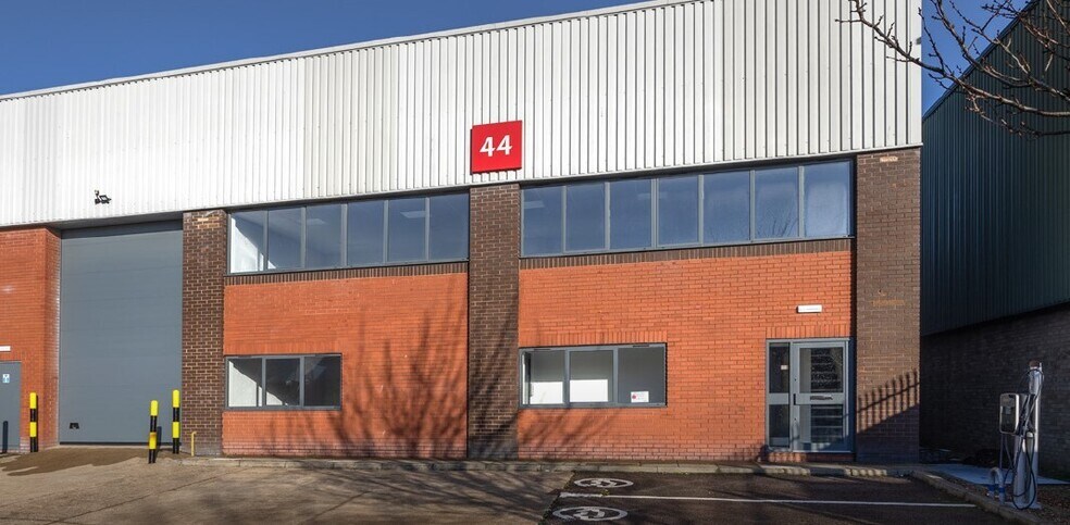419-420 Bridport Rd, Greenford à louer - Photo de l’immeuble – Image 2 sur 61