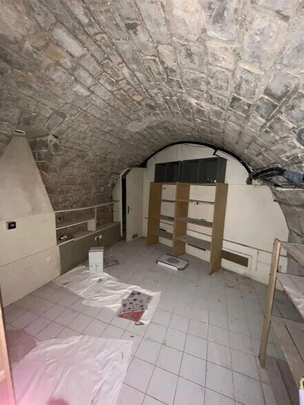 Local commercial dans Paris à louer - Photo intérieure – Image 2 sur 9