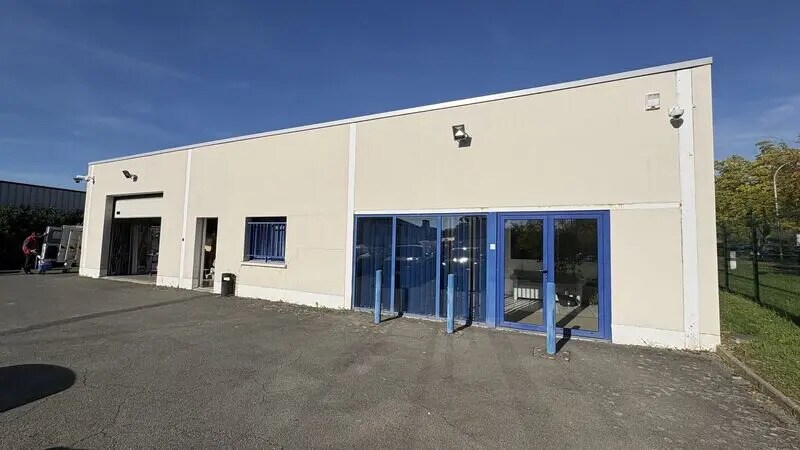 Bureau dans Saint-Jean-de-Braye à louer Photo de l’immeuble– Image 1 sur 13