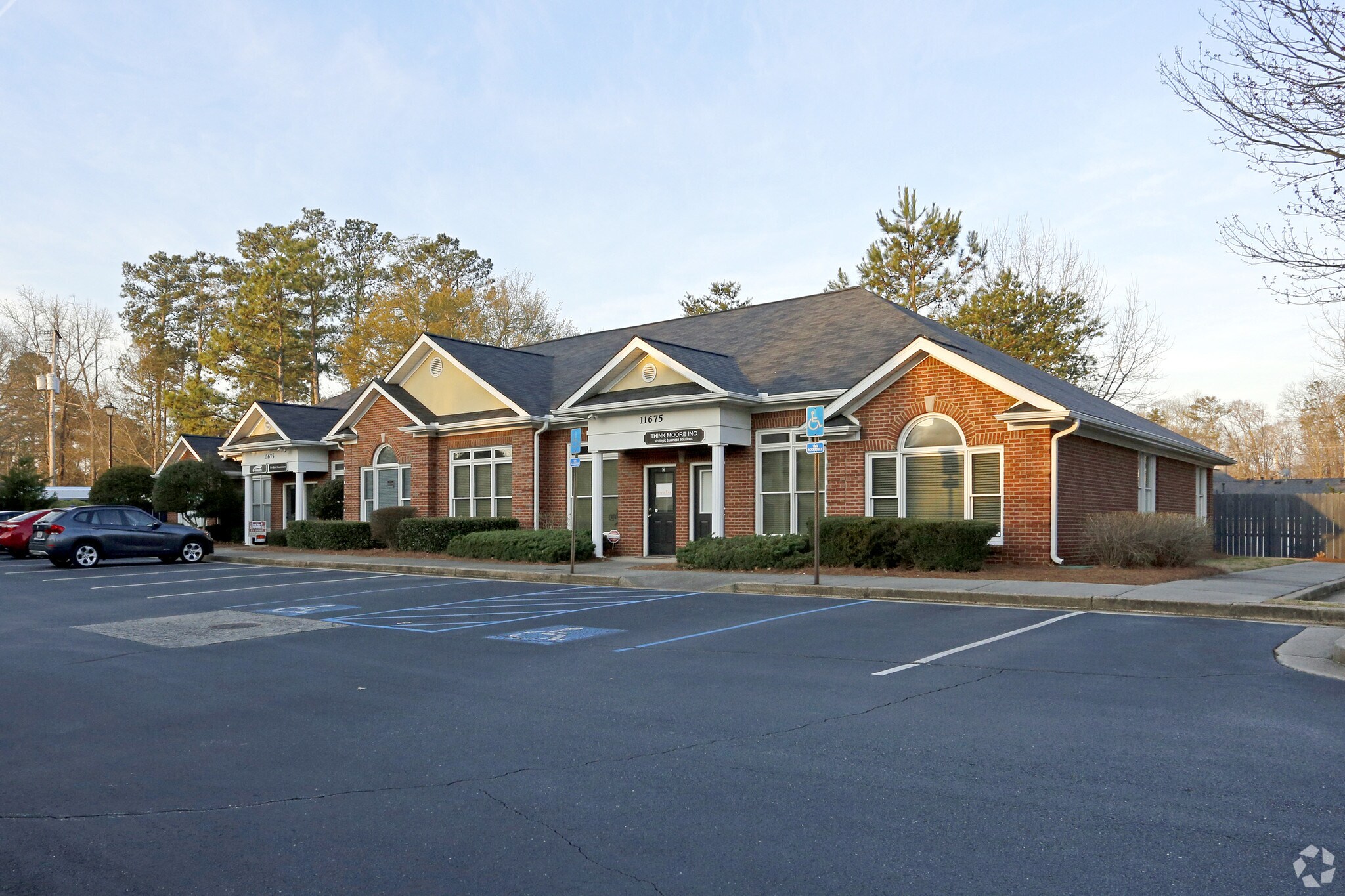 11675 Century Dr, Alpharetta, GA à louer Photo principale– Image 1 sur 25