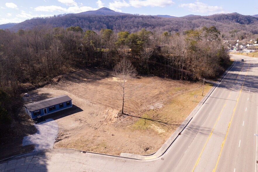 409 Norris Freeway, Rocky Top, TN à louer - Photo de l’immeuble – Image 2 sur 4