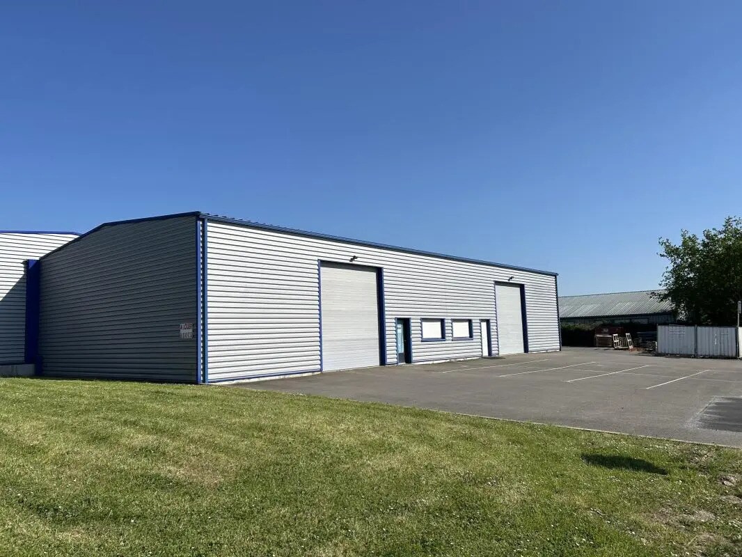 Local d’activités dans Donges à louer Photo de l’immeuble– Image 1 sur 6