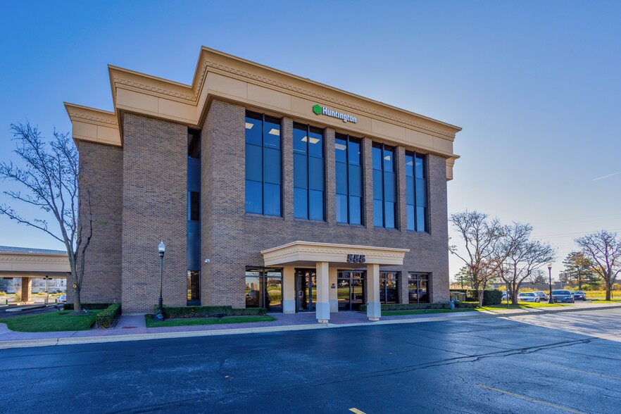 555 E Butterfield Rd, Lombard, IL à louer - Photo de l’immeuble – Image 2 sur 15