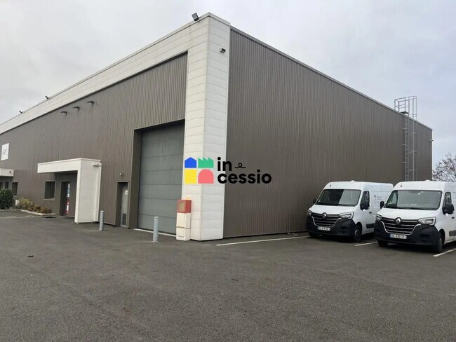 Plus de détails pour Local d'activités à louer