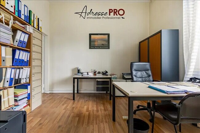 Plus de détails pour Bureau à vendre