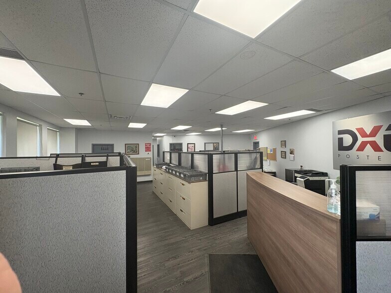 4575 Rue Hickmore, Saint-Laurent, QC à louer - Photo de l’immeuble – Image 2 sur 5