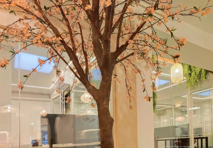 Bureau dans Paris à louer - Photo de l’immeuble – Image 1 sur 17