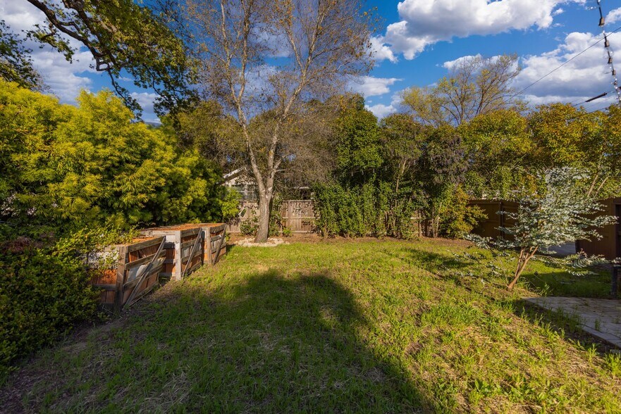 302 N Montgomery St, Ojai, CA à vendre - Photo de l’immeuble – Image 3 sur 17