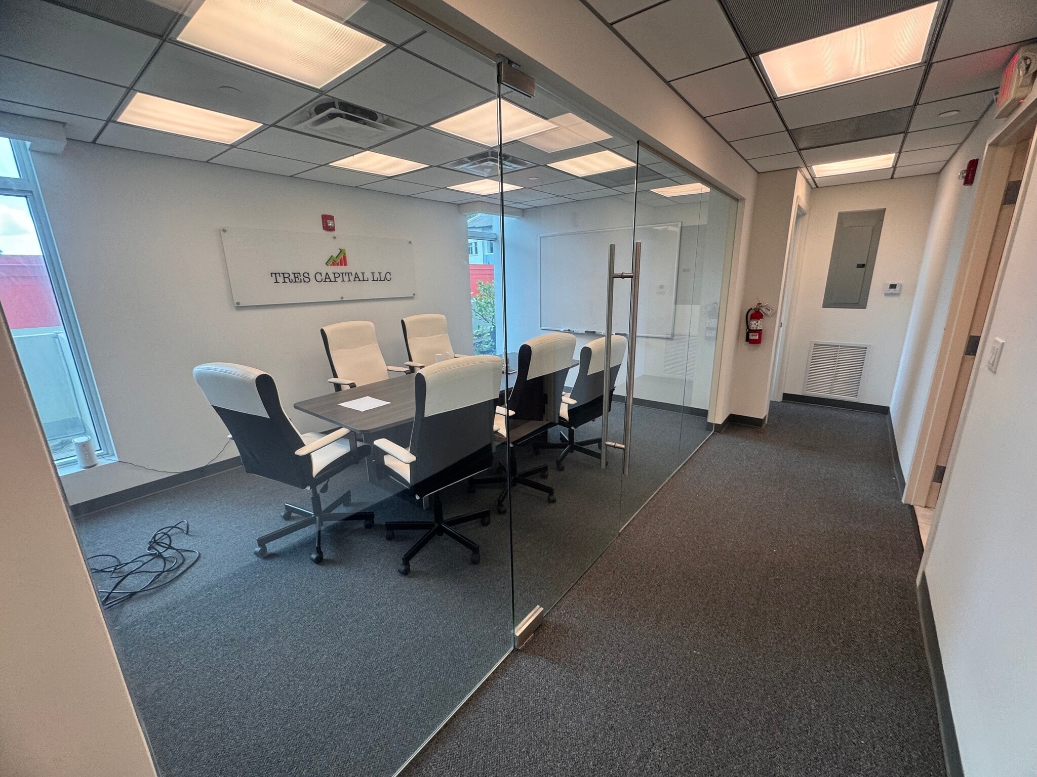 323 Sunny Isles Blvd, Sunny Isles Beach, FL à louer Photo de l’immeuble– Image 1 sur 2