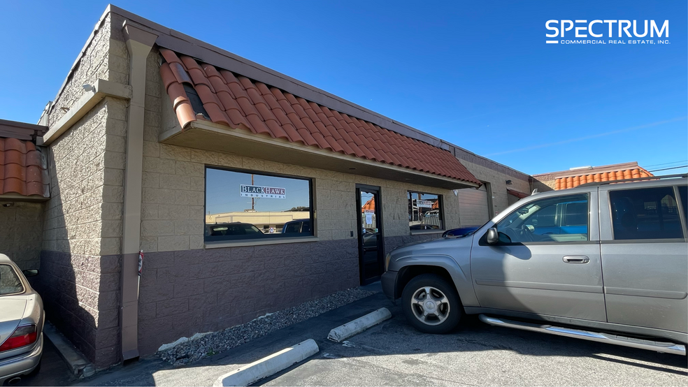 8943 Oso Ave, Chatsworth, CA à louer - Photo de l’immeuble – Image 2 sur 5