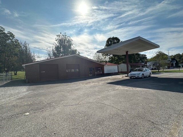 269 S Main St, Lobelville, TN à vendre - Photo de l’immeuble – Image 1 sur 15