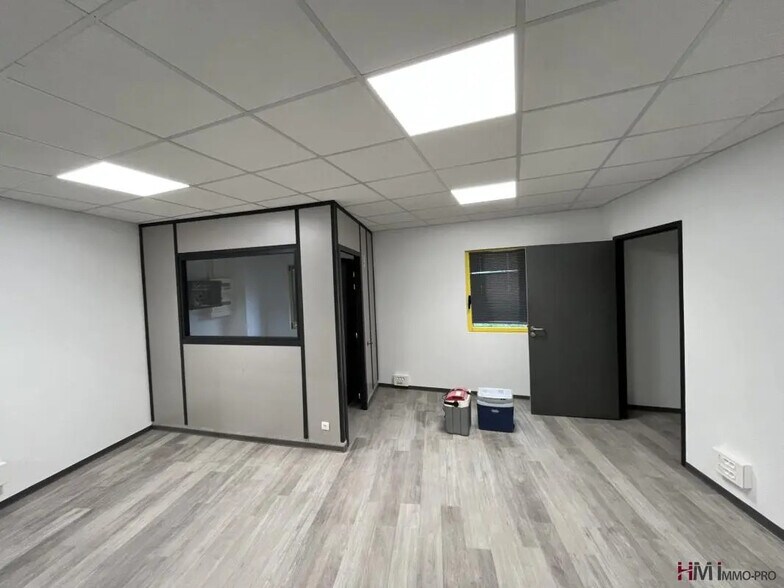 Local d’activités dans GONFREVILLE-L'ORCHER à louer - Photo intérieure – Image 2 sur 11