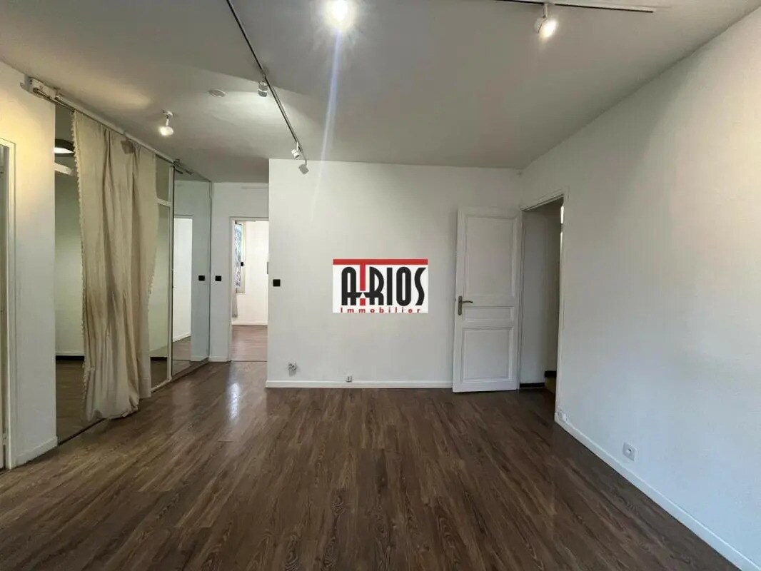 Local d’activités dans Hyères à louer Photo intérieure– Image 1 sur 10