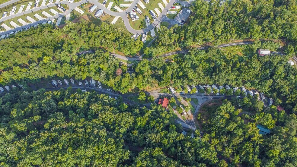 251 Spring Valley Rd, Pigeon Forge, TN à vendre - Photo de l’immeuble – Image 3 sur 53