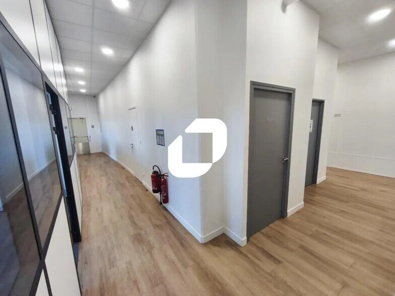Bureau dans Noisy-le-Grand à louer - Photo de l’immeuble – Image 1 sur 6