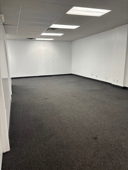 131 Main St, Hackensack, NJ à louer - Photo de l’immeuble – Image 3 sur 24