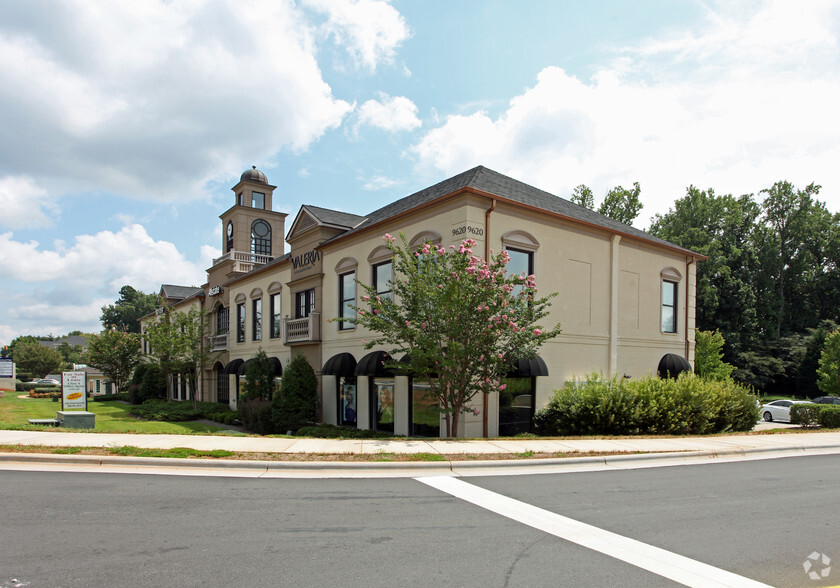 9620 Holly Point Dr, Huntersville, NC à vendre - Photo de l’immeuble – Image 3 sur 4