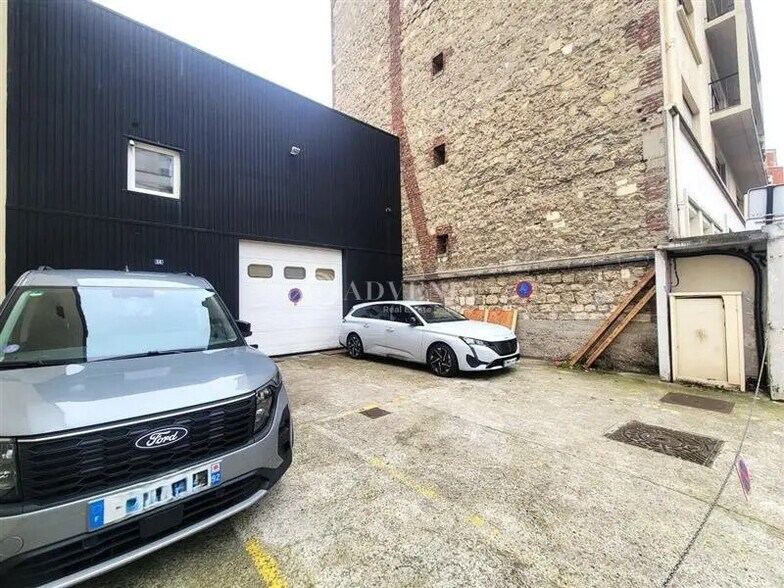 Local d’activités dans Courbevoie à louer - Photo de l’immeuble – Image 1 sur 9