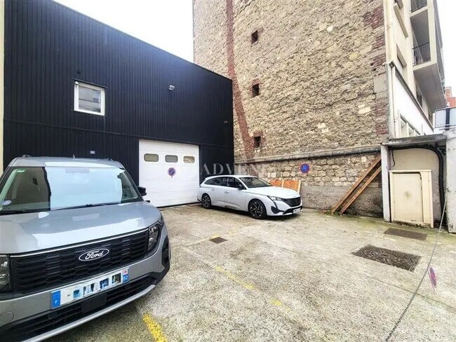 Plus de détails pour Local d'activités à louer