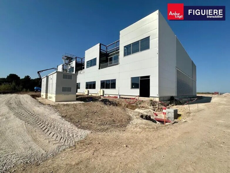 Local d'activités dans Marignane à vendre - Photo de l’immeuble – Image 1 sur 18