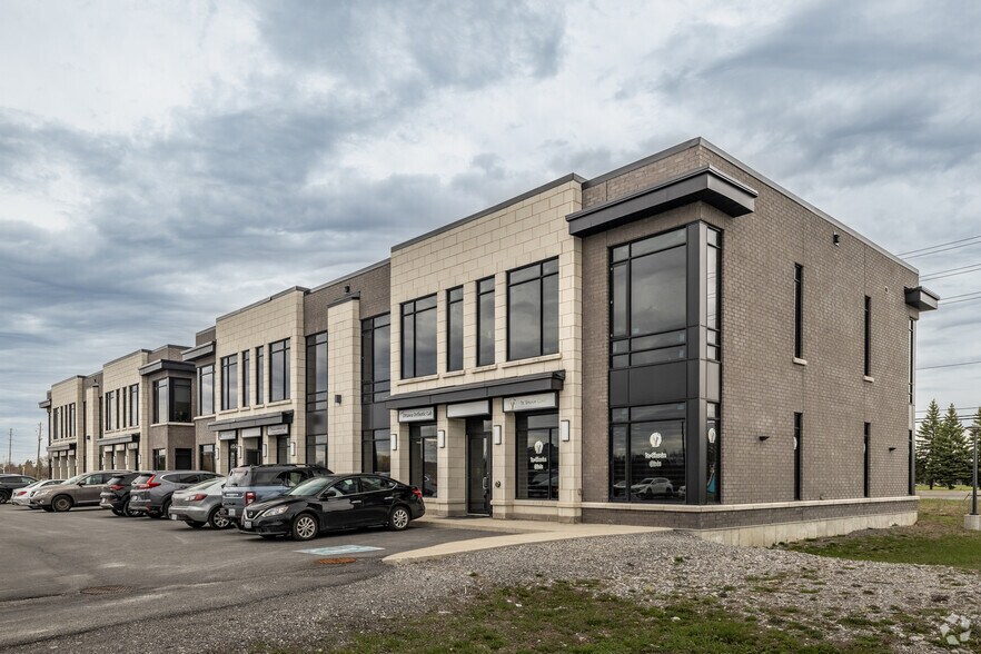 2500 St. Laurent Blvd, Ottawa, ON à vendre - Photo de l’immeuble – Image 3 sur 8