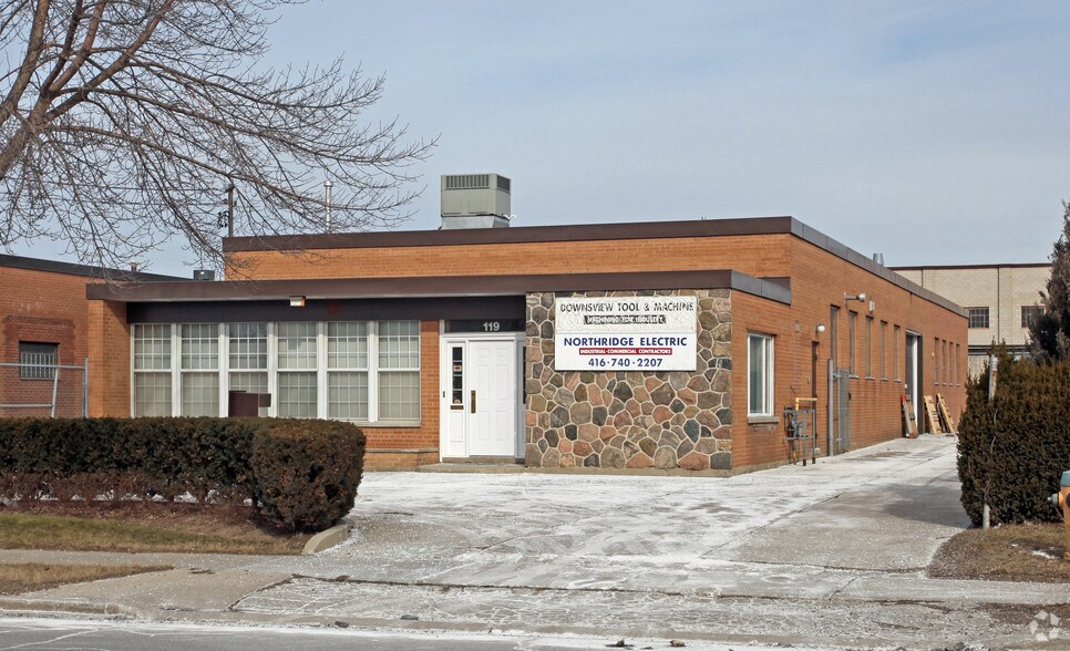 119 Milvan Dr, Toronto, ON à vendre - Photo de l’immeuble – Image 2 sur 2