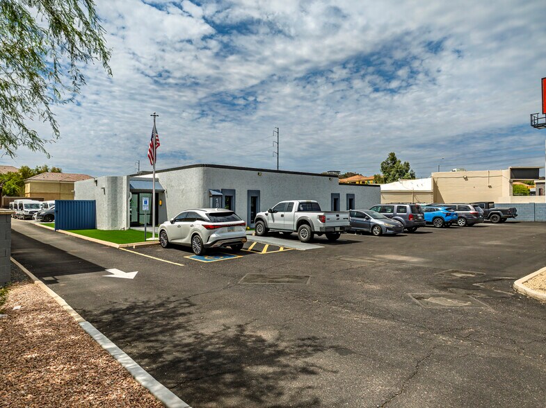 18432 N Cave Creek Rd, Phoenix, AZ à vendre - Photo de l’immeuble – Image 2 sur 10