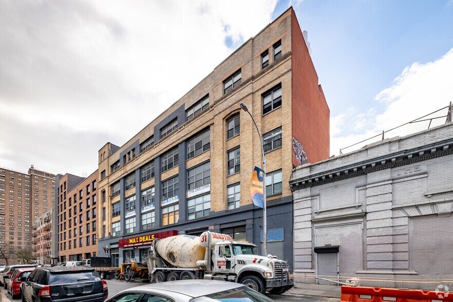 747-749 Broadway, Brooklyn, NY à louer - Photo de l’immeuble – Image 1 sur 1