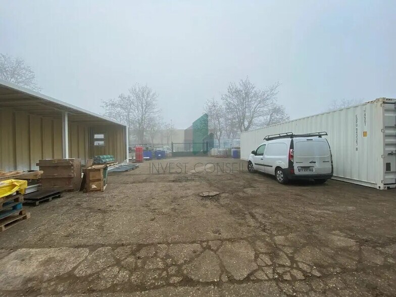 Local d’activités dans SAINT-OUEN-L'AUMONE à louer - Photo de l’immeuble – Image 3 sur 7