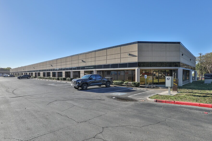 5626-5648 Randolph Blvd, San Antonio, TX à louer - Photo de l’immeuble – Image 2 sur 6