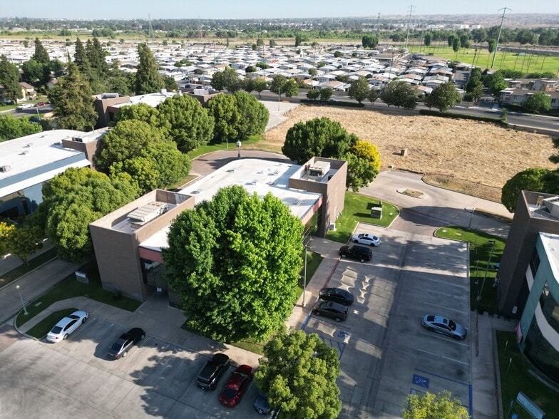 Physicians Plaza portefeuille de 2 biens à vendre sur LoopNet.fr - Photo de l’immeuble – Image 2 sur 14