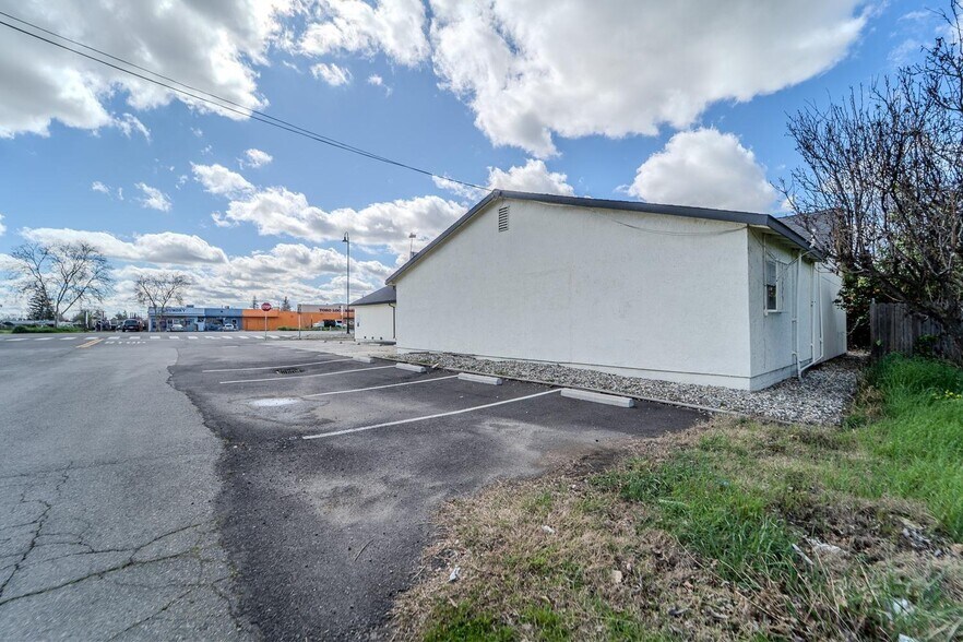 1835 N Beale Rd, Marysville, CA à vendre - Photo de l’immeuble – Image 3 sur 28