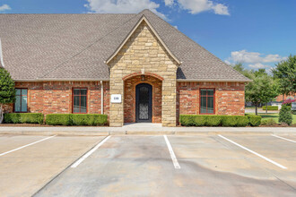 2600 Covell Village Dr, Edmond, OK à louer Photo de l’immeuble– Image 1 sur 18
